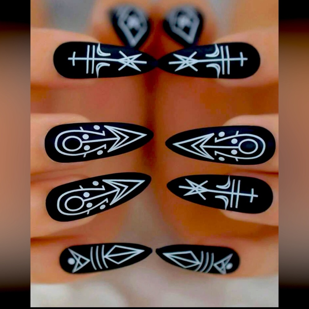 Press on nails